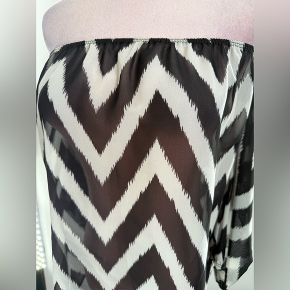 EUC Brenda’s Chevron Blouse - Picture 4 of 10